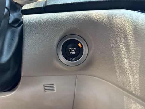 Used 2022 Chrysler Voyager LX FWD image 16