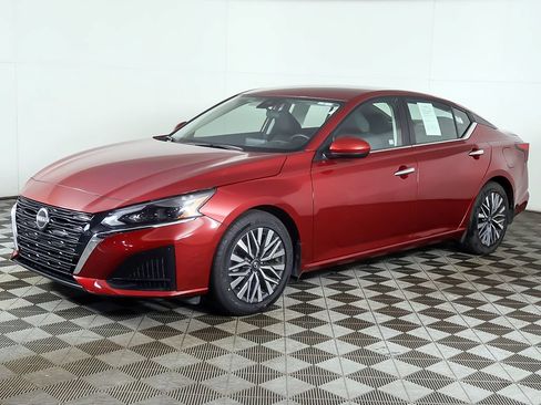 Used 2023 Nissan Altima 2.5 SV FWD image 5