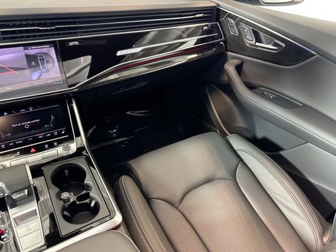 Used 2025 Audi Q8 Prestige image 22