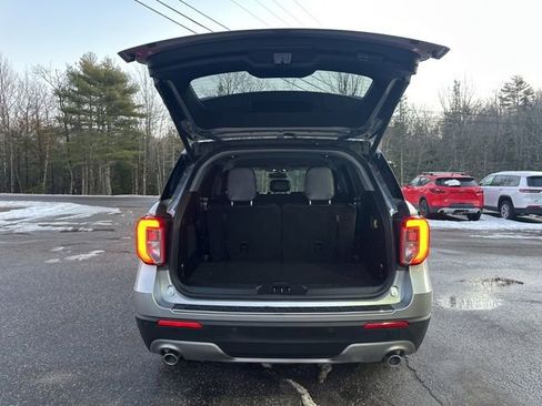 Used 2023 Ford Explorer Limited image 8