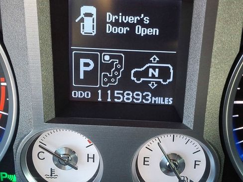 Used 2011 Lexus LX 570 image 18