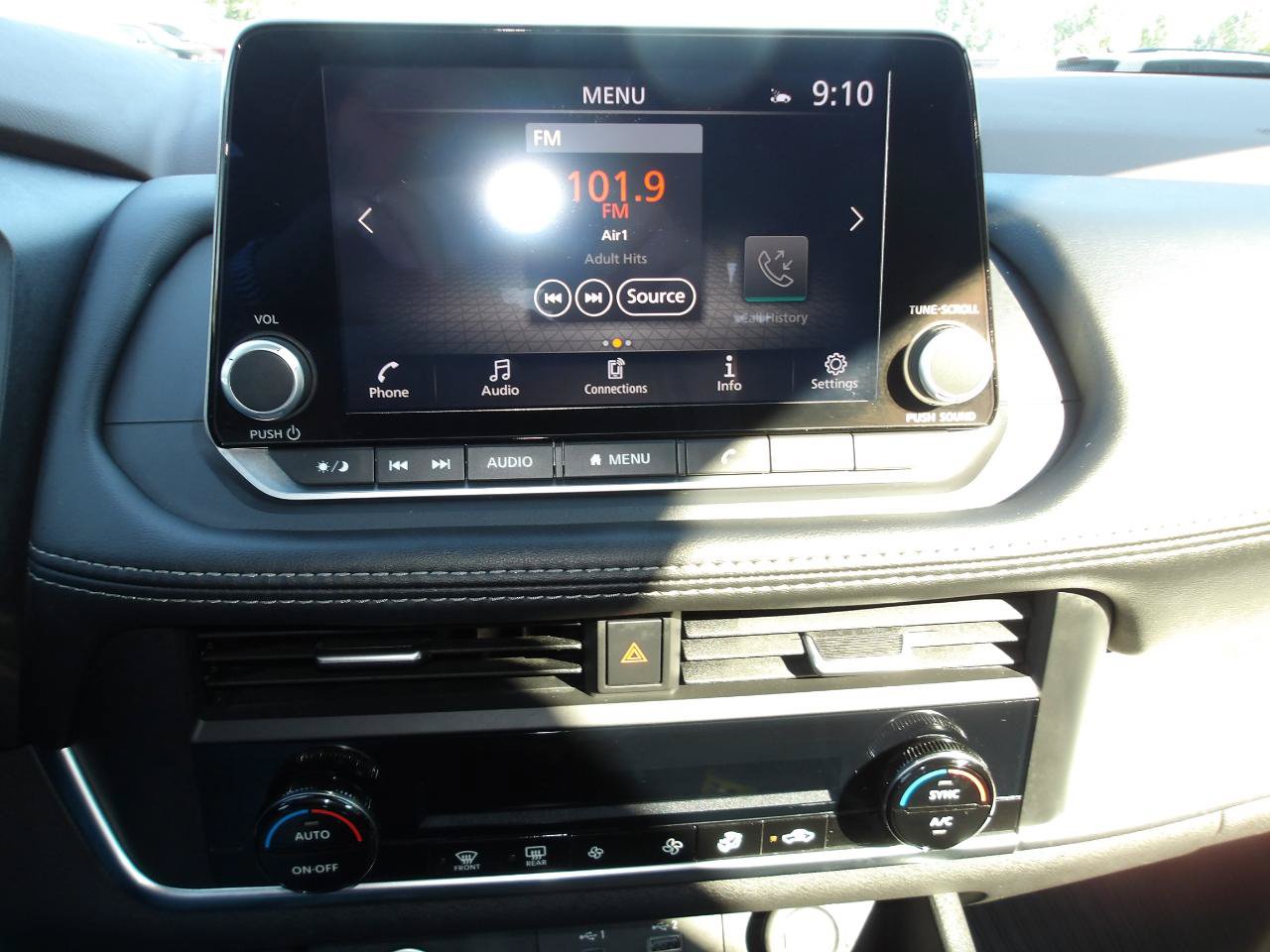 Used 2023 Nissan Rogue SV AWD/4WD image 18