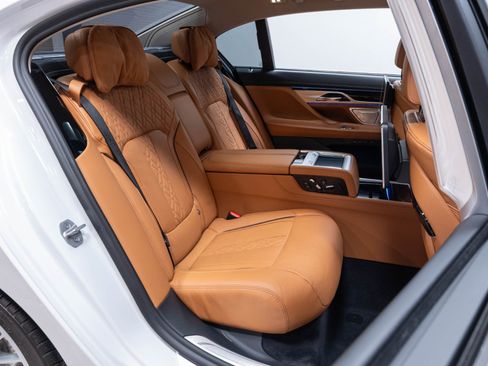 Used 2022 BMW ALPINA B7 xDrive AWD/4WD image 62