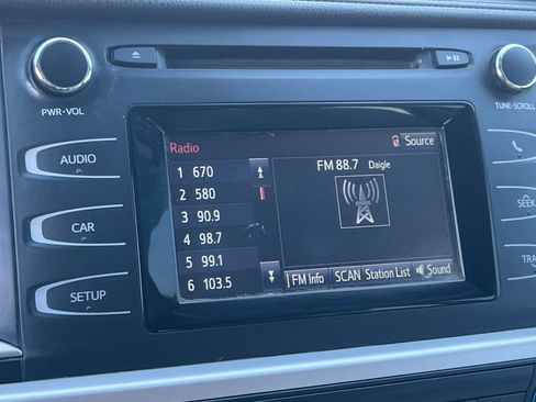 Used 2019 Toyota Highlander LE image 16