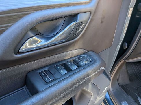 Used 2021 GMC Yukon Denali w/ Denali Premium Package image 12