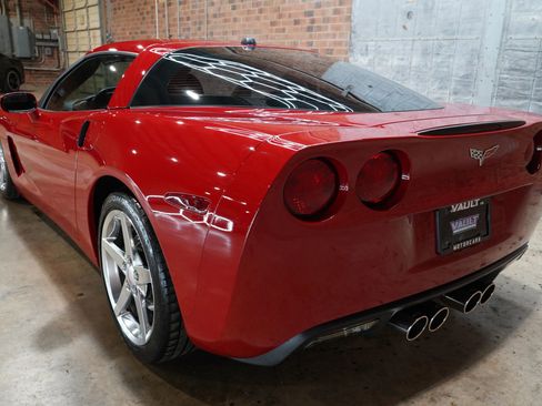 Used 2005 Chevrolet Corvette Coupe w/ Preferred Equipment Group RWD image 18