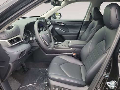 New 2023 Toyota Highlander XLE AWD/4WD image 9