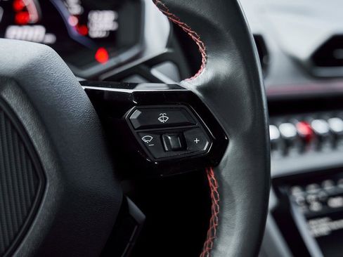 Used 2020 Lamborghini Huracan EVO image 52