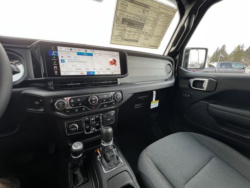 New 2025 Jeep Gladiator Sport image 10