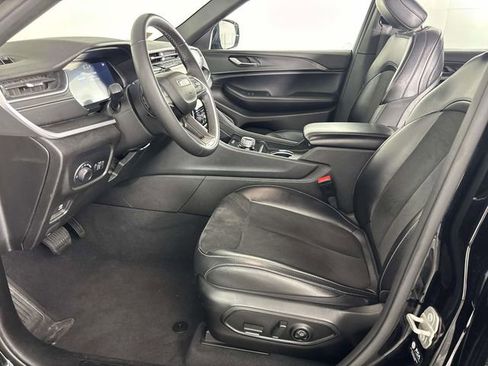 Used 2024 Jeep Grand Cherokee L Laredo AWD/4WD image 15