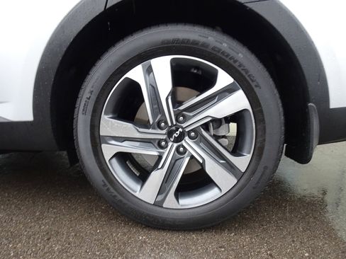 Used 2023 Kia Sorento SX Prestige image 24