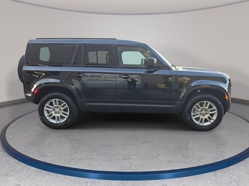 Used 2025 Land Rover Defender 110 S image 4