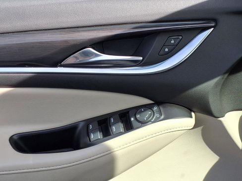 Used 2019 Buick Enclave Essence AWD/4WD image 18