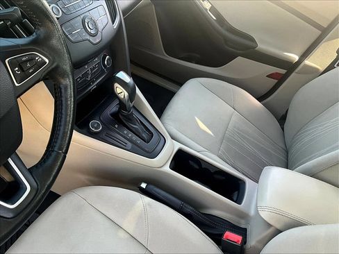 Used 2015 Ford Focus SE FWD image 19