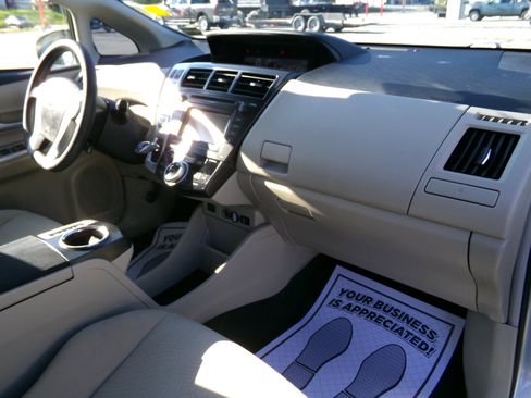 Used 2014 Toyota Prius V Three image 15