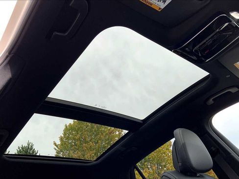 New 2026 Mercedes-Benz GLC 350e GLC 350e image 11