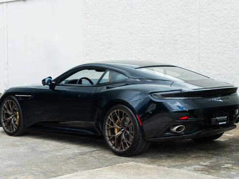 Used 2024 Aston Martin DB12 Coupe RWD image 9