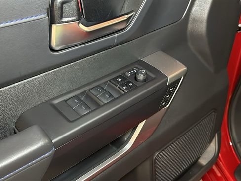 Used 2025 Toyota Sequoia Platinum image 28