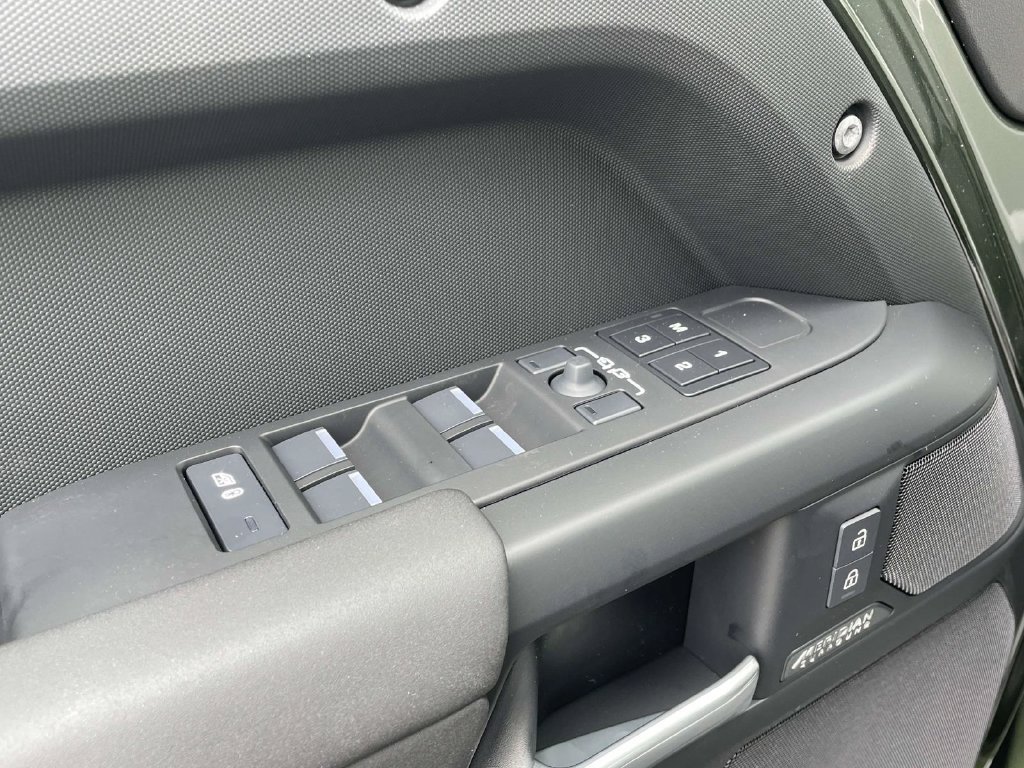 New 2026 Land Rover Defender 110 S AWD/4WD image 31