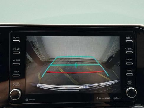 Used 2020 Toyota Highlander XLE AWD/4WD image 18