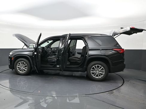 Used 2023 Chevrolet Traverse LT FWD image 31