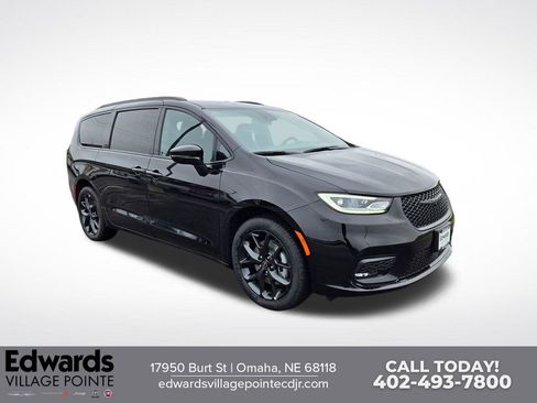 New 2026 Chrysler Pacifica Select w/ S Appearance Package image 1