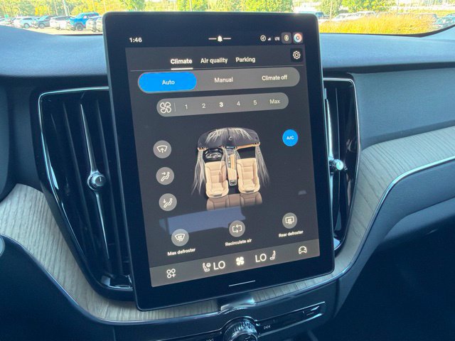 New 2027 Volvo XC60 B5 Plus AWD/4WD image 17