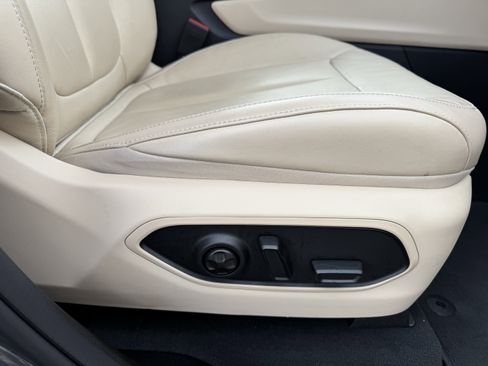 Used 2022 Jeep Grand Cherokee Limited image 41