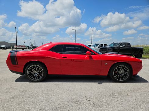 Used 2016 Dodge Challenger R/T Scat Pack RWD image 2