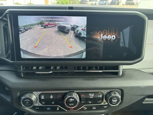 Used 2024 Jeep Wrangler Unlimited w/ Convenience Group AWD/4WD image 24