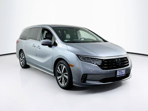 Used 2023 Honda Odyssey Touring image 3