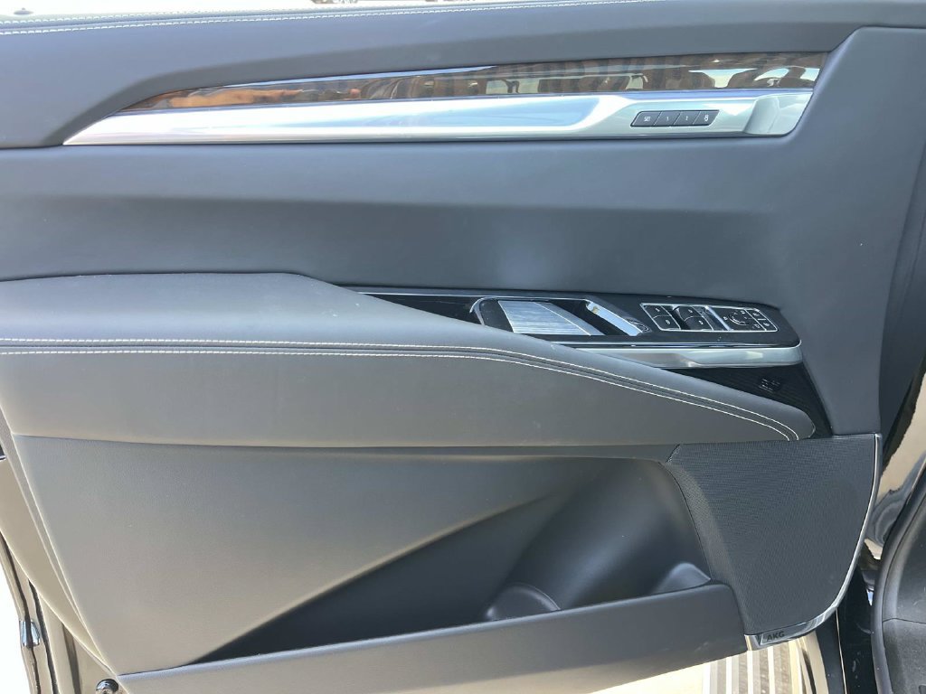 Used 2026 Cadillac Escalade Platinum Sport w/ LPO, ONYX Package AWD/4WD image 33