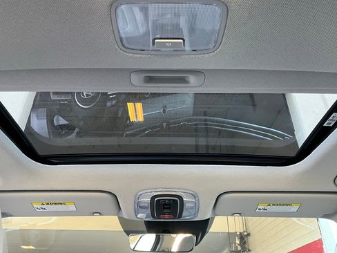 Used 2025 Hyundai Elantra Limited image 25