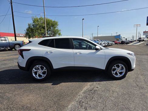 New 2026 Chevrolet Trax LS w/ LS Convenience Package FWD image 6