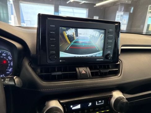 Used 2020 Toyota RAV4 LE FWD image 30