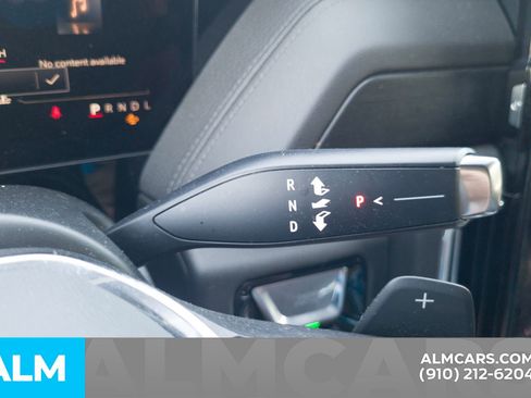 Used 2025 GMC Yukon XL Denali AWD/4WD image 13
