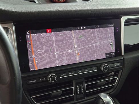 Used 2021 Porsche Macan image 35