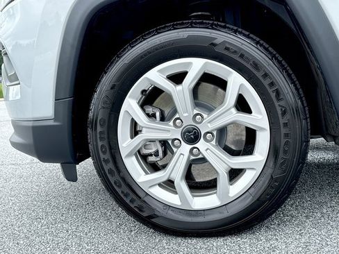 Used 2025 Jeep Compass Latitude image 10