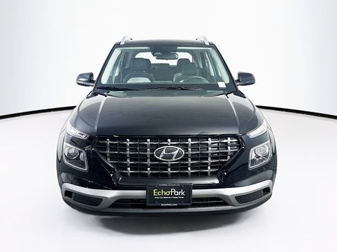 Used 2025 Hyundai Venue SEL image 2