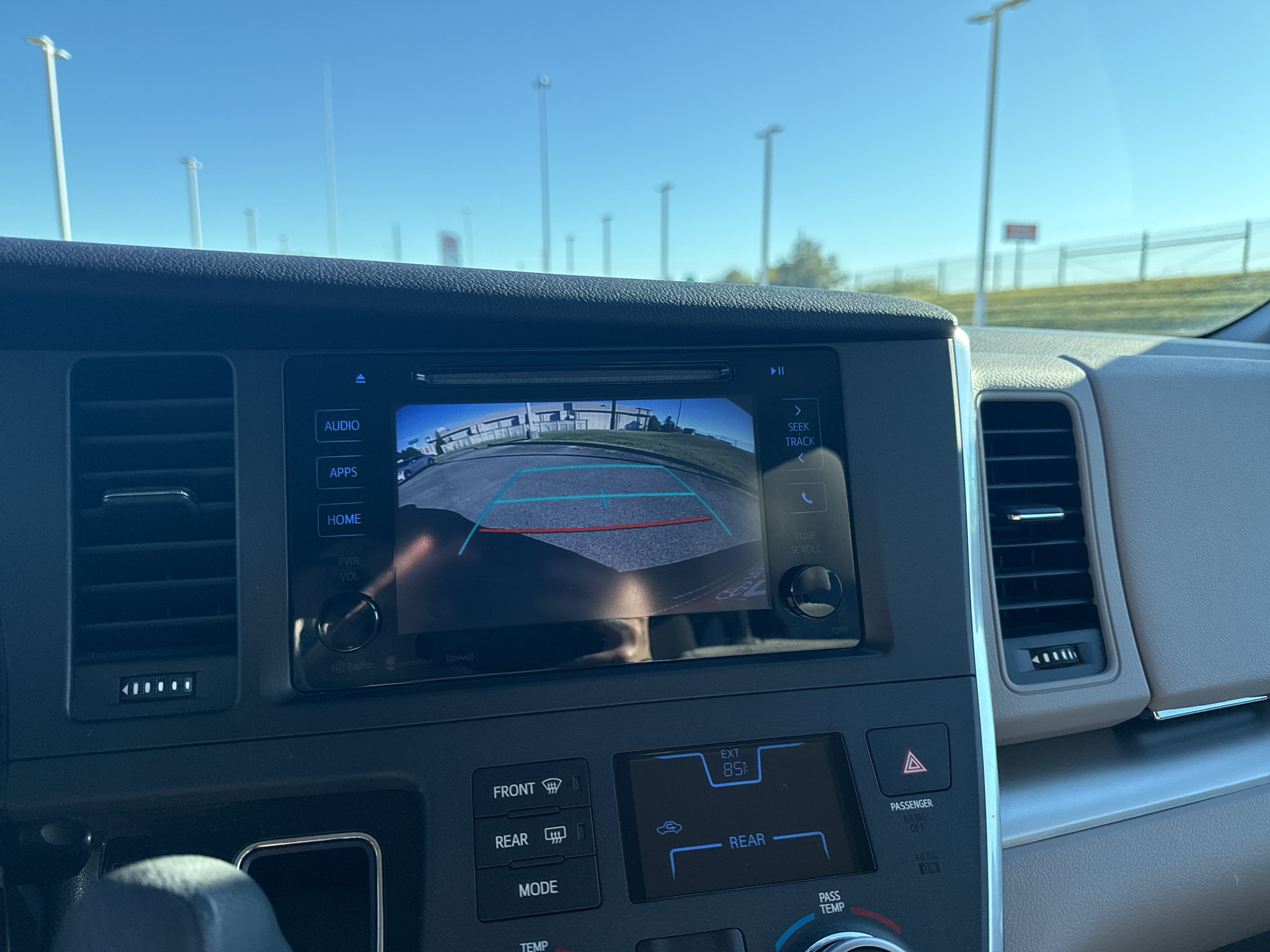 Used 2017 Toyota Sienna LE FWD image 21