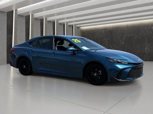 Used 2025 Toyota Camry SE FWD image 8