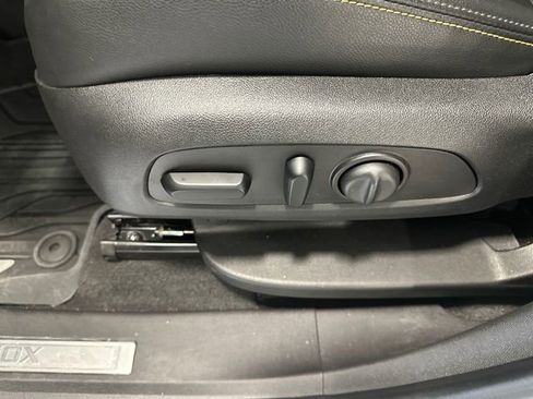 Used 2023 Chevrolet Equinox Premier image 31