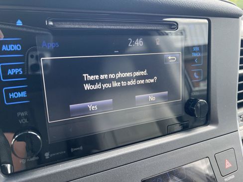 Used 2017 Toyota Sienna XLE w/ XLE Navigation Package FWD image 26