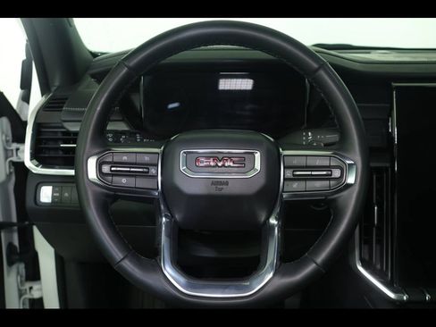Used 2025 GMC Acadia Elevation FWD image 19