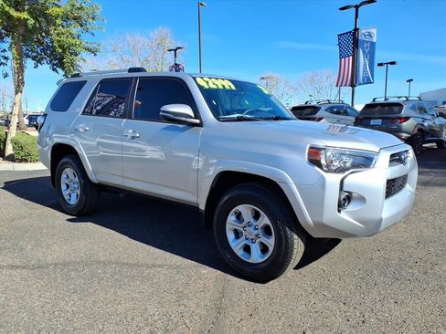 Used 2024 Toyota 4Runner SR5 Premium image 3