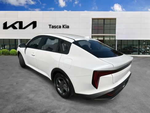 Used 2025 Kia K4 LXS image 2