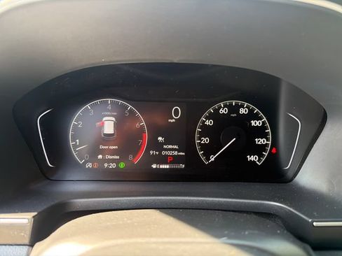 Used 2025 Honda Pilot Sport image 18