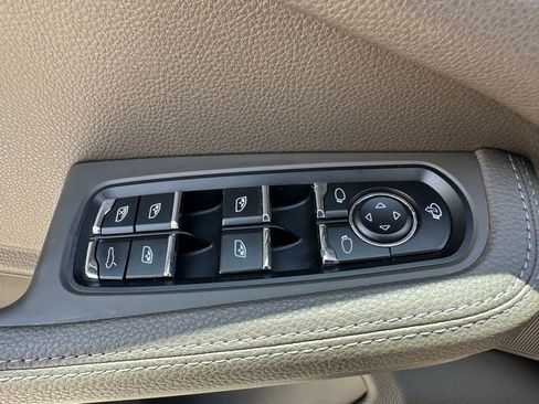 Certified 2023 Porsche Macan AWD/4WD image 18