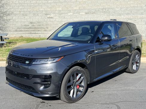 Used 2024 Land Rover Range Rover Sport Dynamic SE image 2