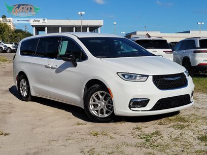 Used 2026 Chrysler Pacifica Select